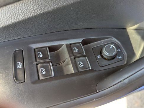 Used 2024 Volkswagen Jetta SE image 28