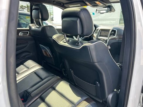 Used 2015 Jeep Grand Cherokee Overland w/ Advanced Technology Group AWD/4WD image 44