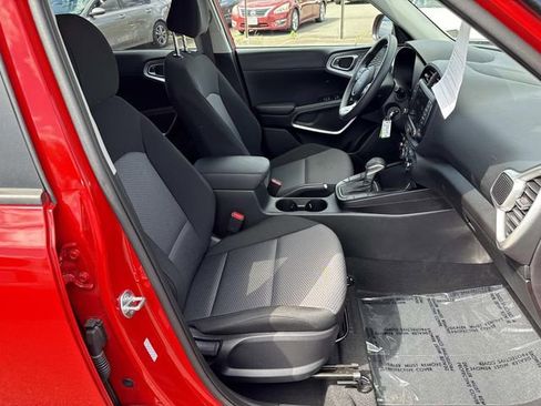 Used 2025 Kia Soul LX w/ LX Technology Package image 9