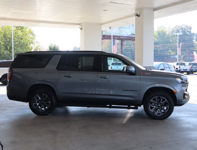 Used 2021 Chevrolet Suburban Z71 w/ Luxury Package AWD/4WD image 7
