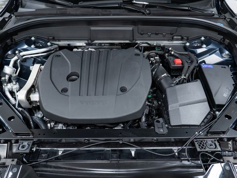 New 2025 Volvo XC60 B5 Core w/ Protection Package Premier image 9