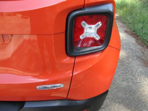 Used 2015 Jeep Renegade Latitude AWD/4WD image 50