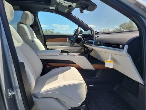 New 2026 Cadillac Vistiq Sport w/ LPO, Floor Liner Package AWD/4WD image 21