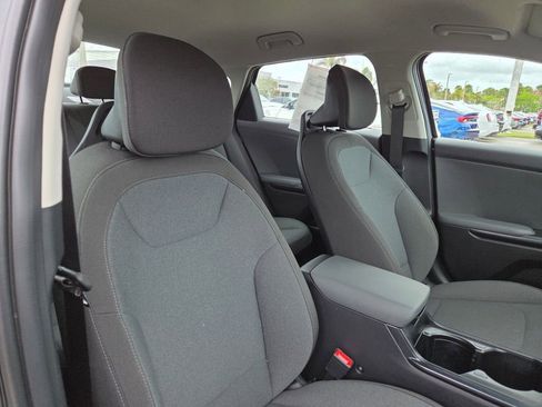 Used 2025 Kia K4 FWD image 11