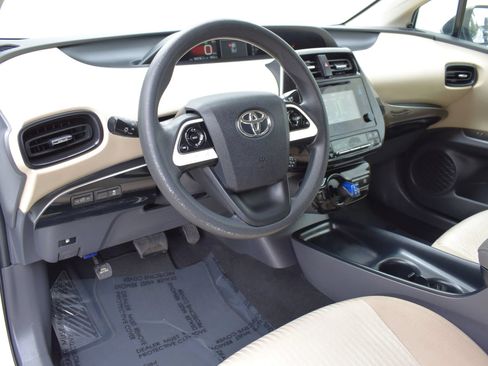 Used 2016 Toyota Prius Two FWD image 3