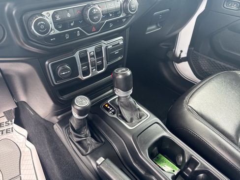 Used 2020 Jeep Wrangler Unlimited Sahara AWD/4WD image 18