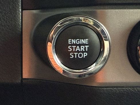 Used 2023 Toyota Tacoma SR5 AWD/4WD image 7