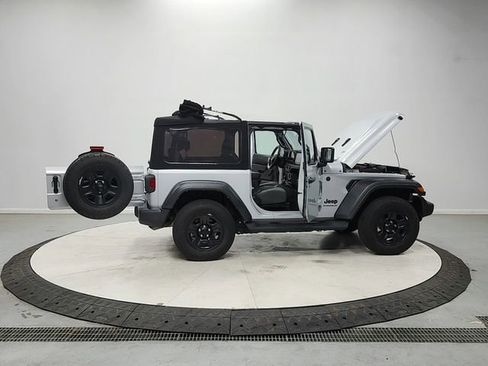 Used 2024 Jeep Wrangler Sport AWD/4WD image 16
