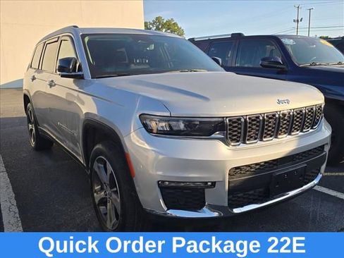 Used 2023 Jeep Grand Cherokee L Limited w/ Luxury Tech Group II AWD/4WD image 11