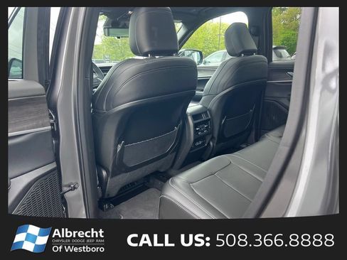 New 2025 Jeep Grand Cherokee Limited w/ Luxury Tech Group II AWD/4WD image 12