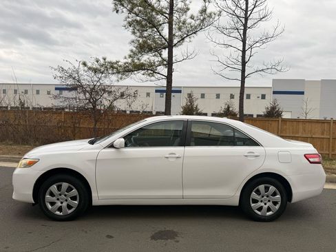 Used 2010 Toyota Camry image 9