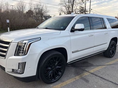 Used 2018 Cadillac Escalade ESV Premium Luxury image 1