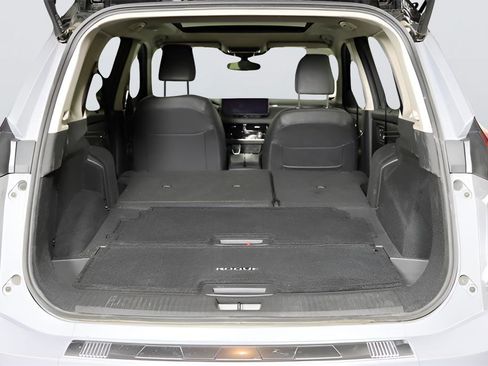 Used 2025 Nissan Rogue SL w/ Tech Package image 13