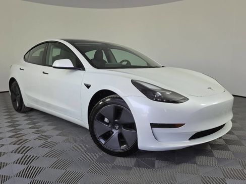 Used 2023 Tesla Model 3 Standard Range RWD image 1