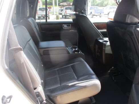 Used 2014 Lincoln Navigator 2WD image 10