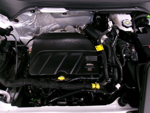 Used 2025 Chevrolet Trax LT FWD image 16