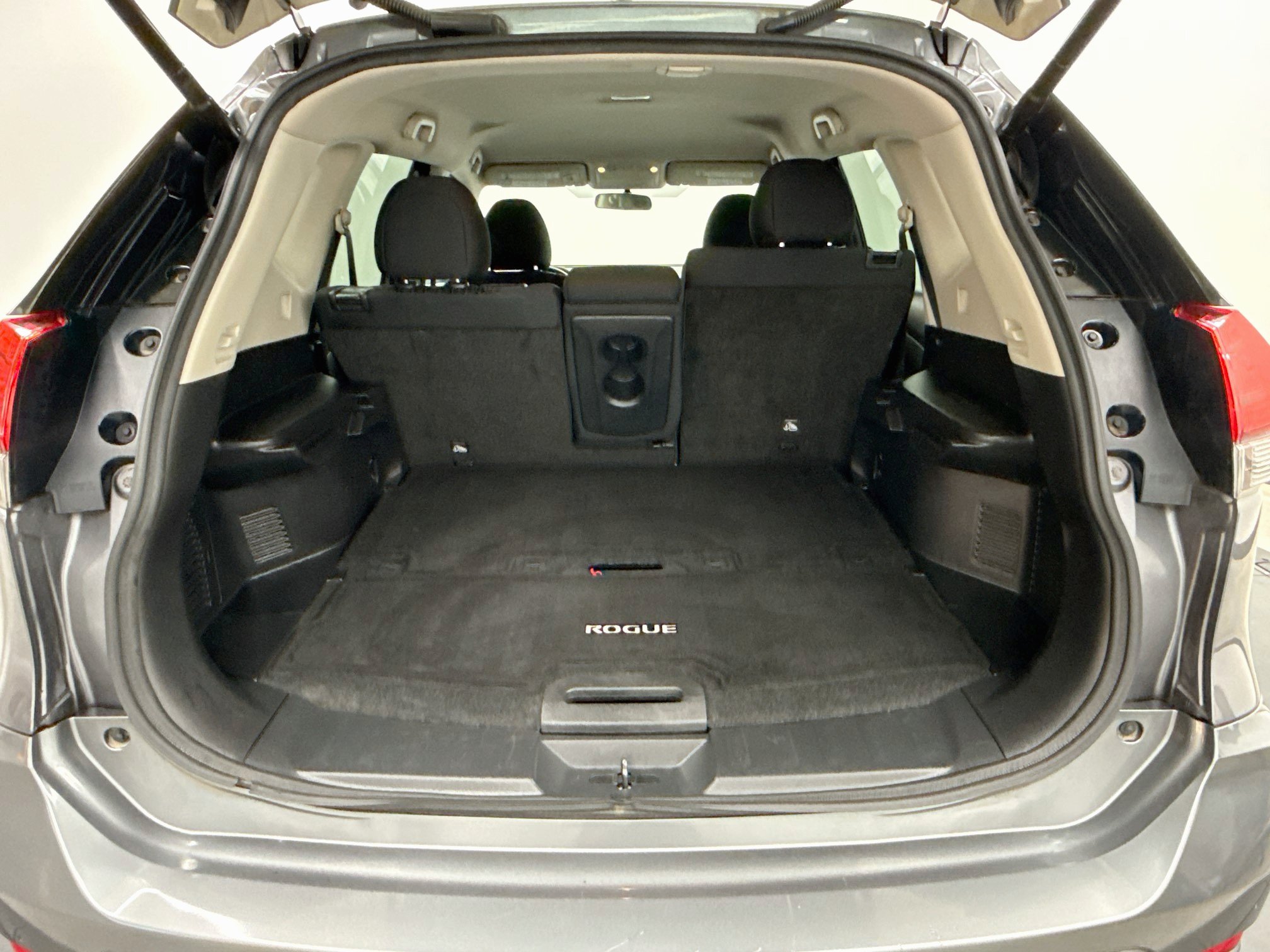 Used 2017 Nissan Rogue SV w/ SV Premium Package FWD image 28