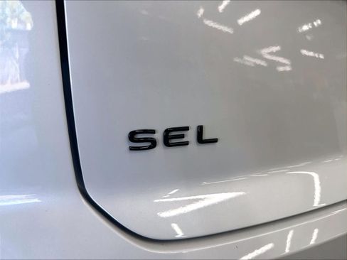 New 2026 Volkswagen Atlas Cross Sport SEL R-Line AWD/4WD image 9
