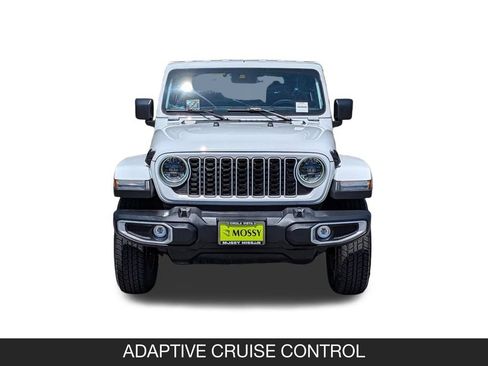 Used 2025 Jeep Wrangler Unlimited Sahara AWD/4WD image 4