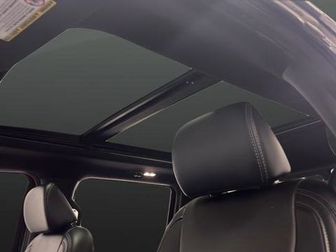 Used 2022 Ford F250 Lariat w/ Black Appearance Package image 11