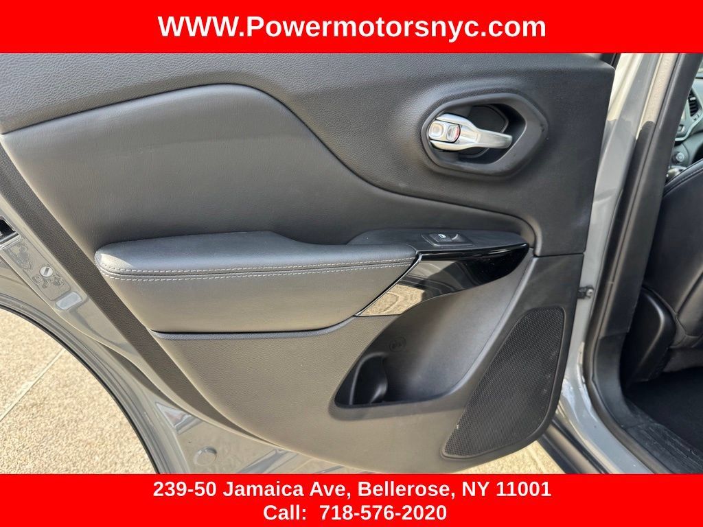 Used 2023 Jeep Cherokee Altitude Lux AWD/4WD image 24