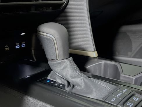 Used 2025 Toyota Camry SE w/ Convenience Package FWD image 24