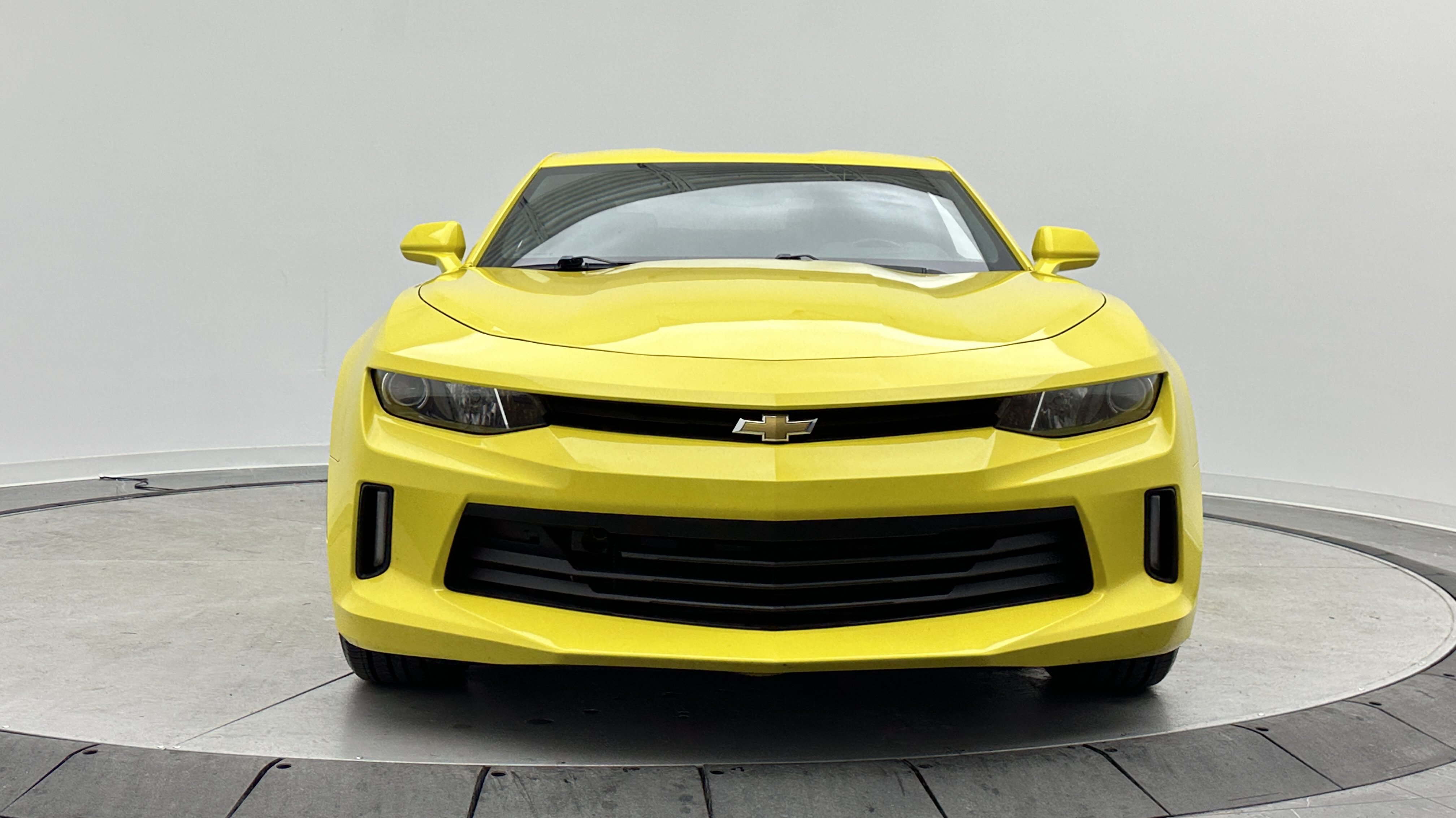 Used 2017 Chevrolet Camaro LT RWD image 2