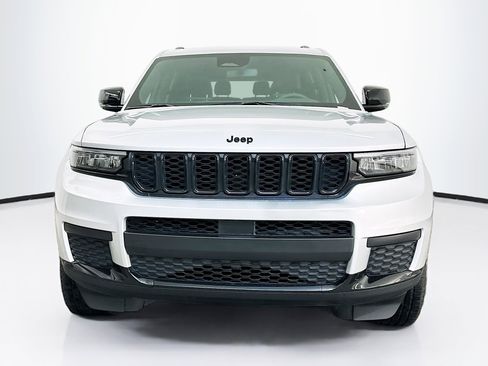 Used 2023 Jeep Grand Cherokee L Laredo image 2