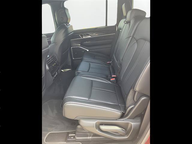 Used 2024 Jeep Wagoneer 4WD image 9