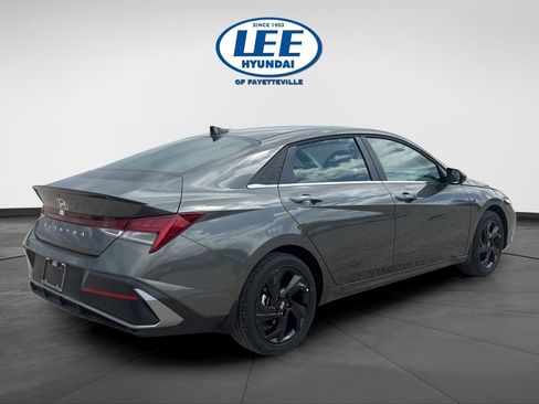 New 2026 Hyundai Elantra SEL Sport FWD image 7
