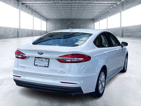 Used 2019 Ford Fusion SE FWD image 4