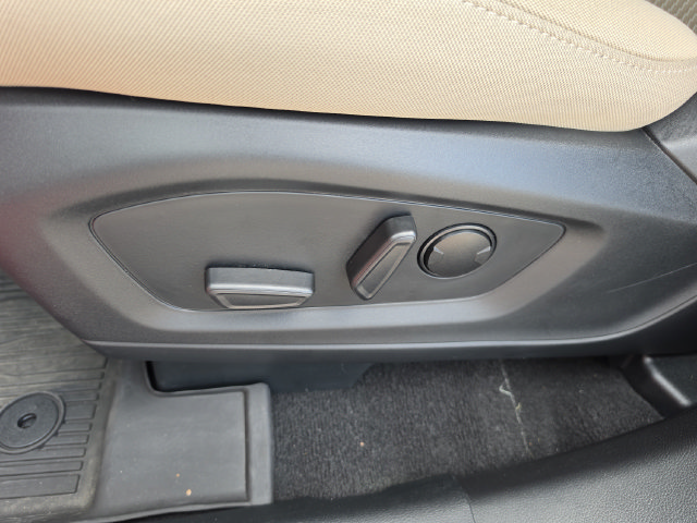 Used 2024 Ford Explorer XLT RWD image 27