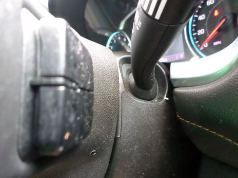 Used 2021 Chevrolet Traverse LT image 20