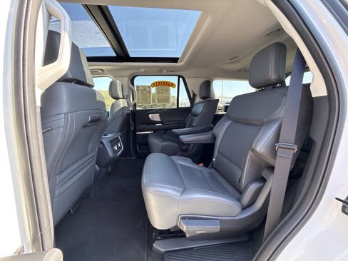 Used 2025 Ford Expedition Active image 25