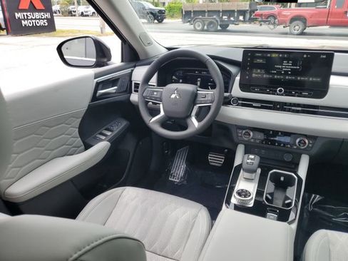 New 2025 Mitsubishi Outlander SEL image 14