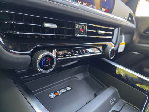 New 2026 Chevrolet Suburban High Country image 31