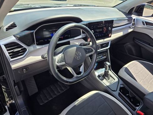 Used 2025 Volkswagen Taos SE FWD image 8