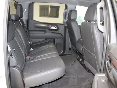 Used 2025 GMC Sierra 1500 SLT image 34