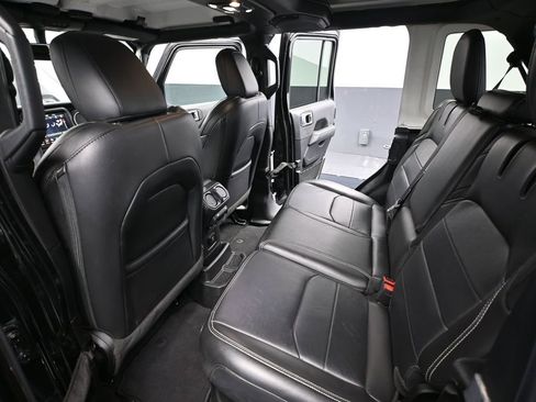 Used 2023 Jeep Wrangler Unlimited Sahara image 38