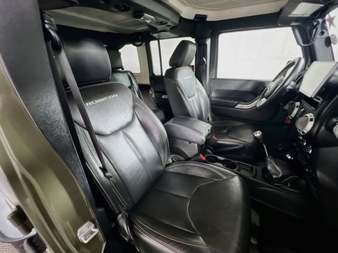 Used 2015 Jeep Wrangler Unlimited Rubicon AWD/4WD image 29