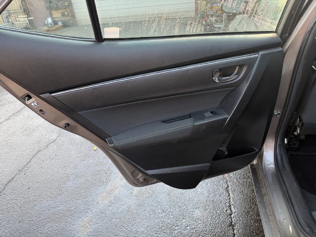 Used 2017 Toyota Corolla LE w/ Carpet Mat Package (TMS) FWD image 24