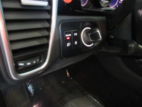 Used 2023 Porsche Cayenne image 69