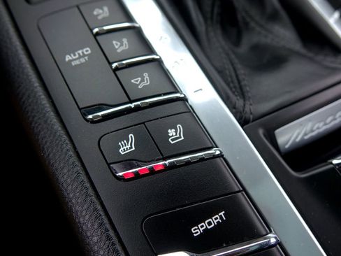 Used 2019 Porsche Macan AWD/4WD image 9