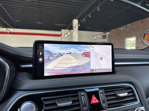 Used 2022 Genesis G70 2.0T image 6