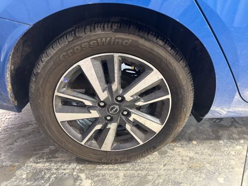 Used 2023 Nissan Versa SV image 9