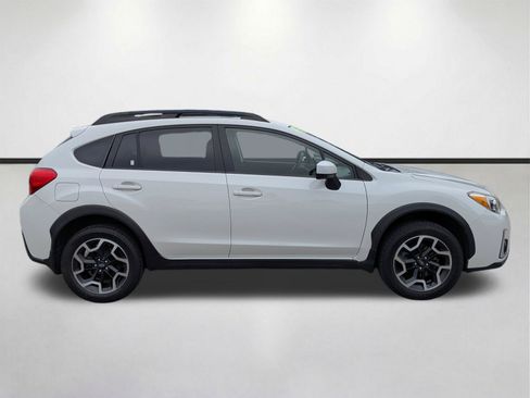 Used 2017 Subaru Crosstrek 2.0i Premium w/ Moonroof Package AWD/4WD image 3