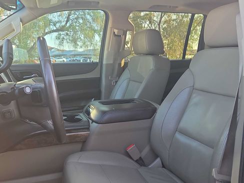 Used 2016 Chevrolet Suburban LT RWD image 15