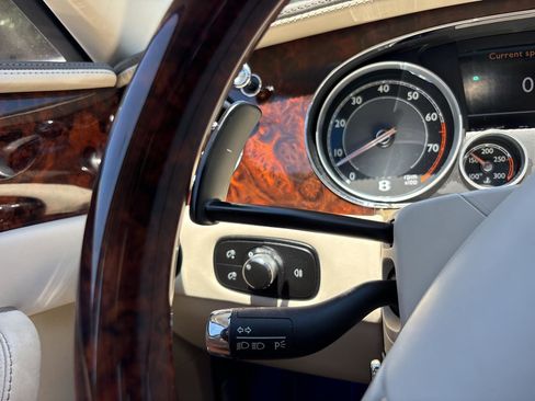 Used 2014 Bentley Flying Spur W12 image 24