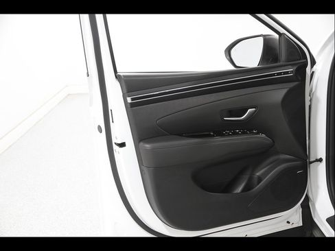 Certified 2023 Hyundai Tucson Limited AWD/4WD image 4
