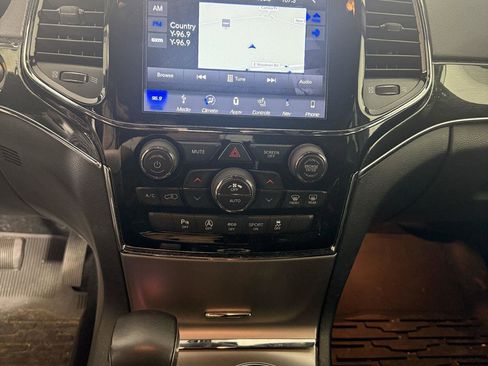 Used 2019 Jeep Grand Cherokee Trailhawk AWD/4WD image 4